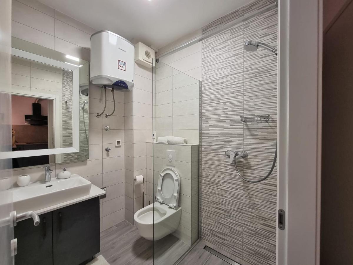 Booking Beautifull Studio Apartment Bell With Balcony And Sea View In ザダル エクステリア 写真