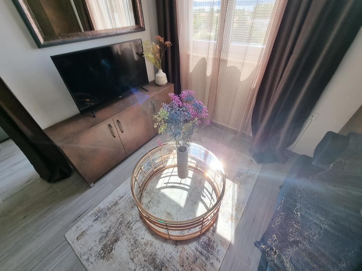 Booking Beautifull Studio Apartment Bell With Balcony And Sea View In ザダル エクステリア 写真